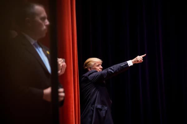  希拉里的“女人牌”遇上特朗普的冒险棋招