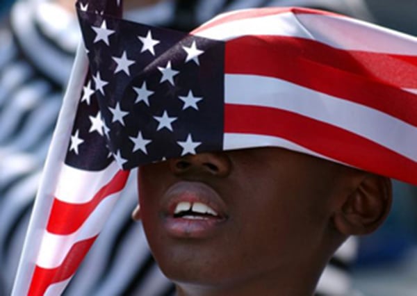  黑人在美国警察前摆什么姿势不会被射杀?