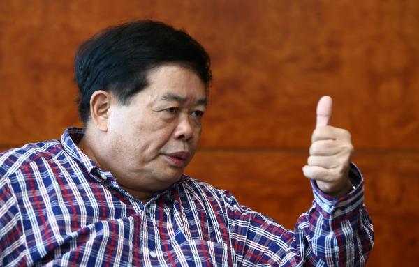  曹德旺在美回应：我的事业重心在中国，朋友劝我不要乱讲话