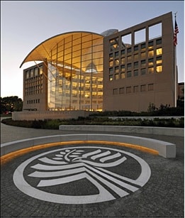  特朗普想给政府部门“瘦身”，美国和平研究所“走向消亡”