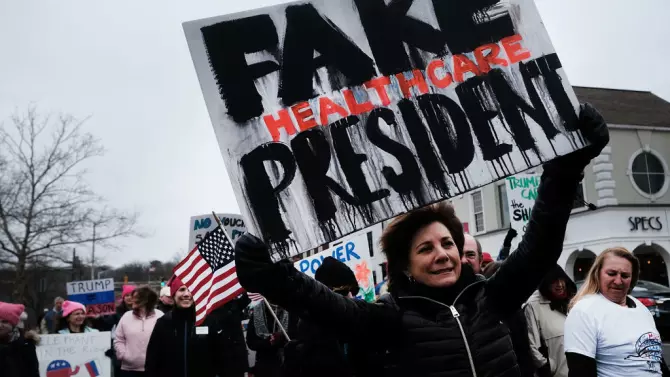  特朗普指责共和党搞砸医保法案