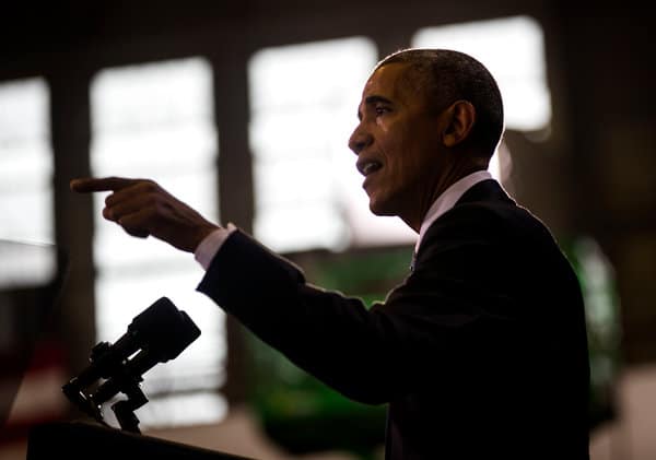  奥巴马回来了，公开场合避谈特朗普