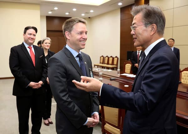  美韩就对朝政策达成一致，对话之门可能开放