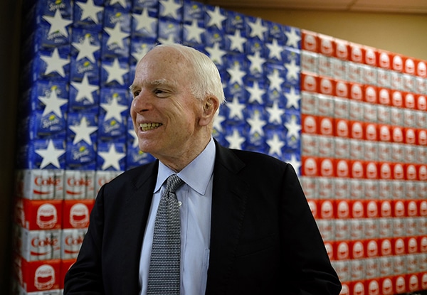  麦凯恩之死的时代注脚：中道政治在美国已成往事