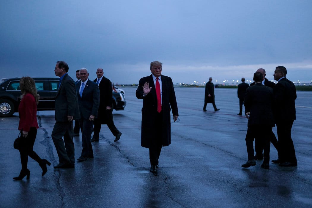  一场党派之争等着特朗普，也许正适合他