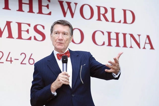  何立强：中美关系的当务之急是避免战争