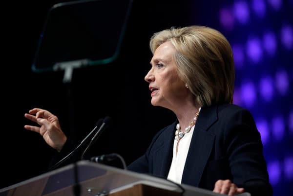  希拉里阐述反ISIS政策，与白宫拉开距离