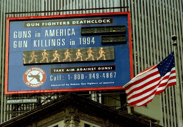  美国枪击案频发，为什么奥巴马一直呼吁却管不了？