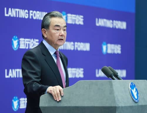  王毅：拨乱反正 相互尊重 合作共赢