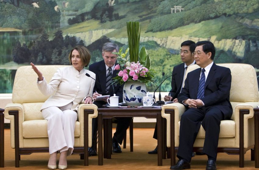  美国国会首位女议长佩洛西宣布将届满退休