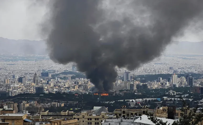  美以对伊朗发动大规模空袭 伊朗最高领袖哈梅内伊被炸死